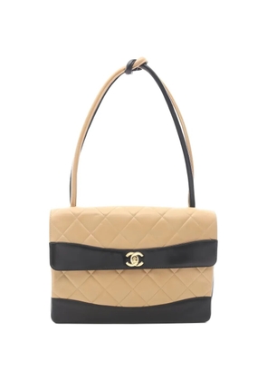 CHANEL Pre-Owned 2000-2002 Matelassé shoulder bag - Neutrals