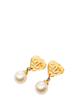 CHANEL Pre-Owned 1990-2010 CC Gold Plated Faux Pearl Heart Drop Clip On Earrings costume earrings