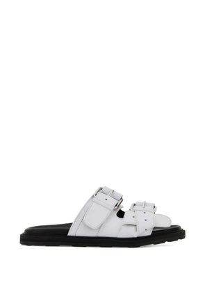 Moschino buckle strap slippers - White