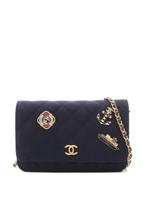 CHANEL Pre-Owned 2018-2019 matelasse-quilted cross body bag - Blue