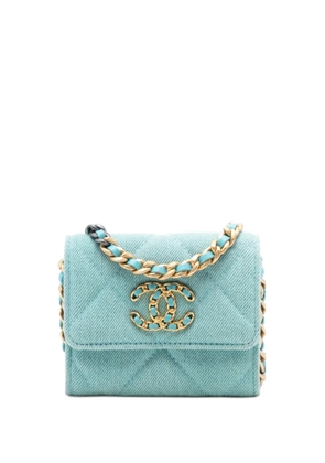 CHANEL Pre-Owned 2021 Quilted Denim 19 Card Holder with Chain crossbody bag - Blue