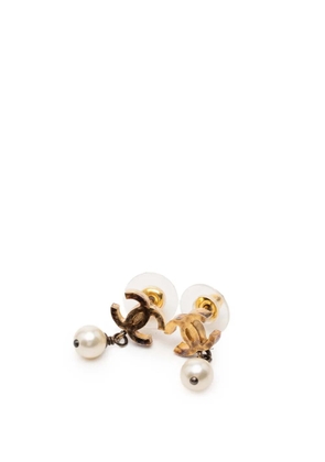 CHANEL Pre-Owned 2011 CC Gold Plated Faux Pearl Drop Push Back Earrings costume earrings - White