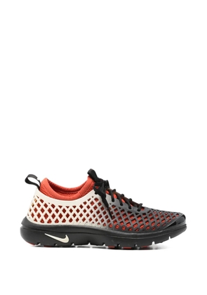 Nike Rejuven8 grid-panelled sneakers - Black