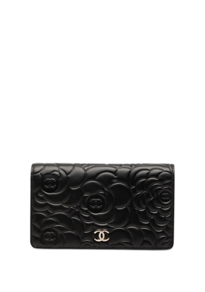 CHANEL Pre-Owned 2012-2013 CC Embossed Lambskin Camellia Bifold Wallet long wallets - Black