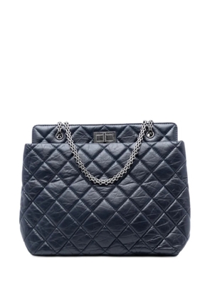 CHANEL Pre-Owned 2012 Quilted Aged Calfskin Reissue 2.55 tote bag - Blue