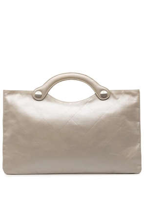 CHANEL Pre-Owned 1997-1999 Metallic Embossed Calfskin Flat handbag - Gold