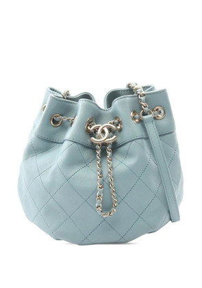 CHANEL Pre-Owned 2019 CC Quilted Lambskin Bucket Bag crossbody bag - Blue
