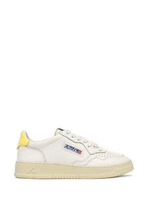 Autry Medalist low leather sneakers - White