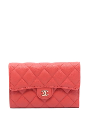CHANEL Pre-Owned 2020s Matelassé tri-fold long wallet - Red