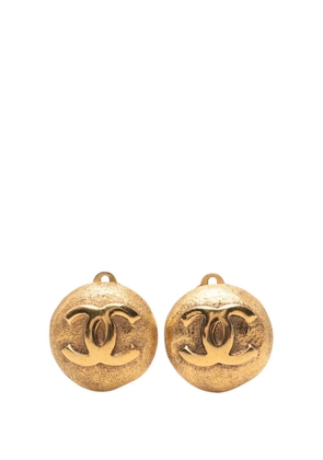 CHANEL Pre-Owned 1980-1990 CC Gold Plated Button Clip On Earrings costume earrings