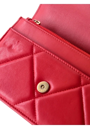 CHANEL Pre-Owned 19 Wallet on Chain Quilted Lambskin crossbody bag - Pink