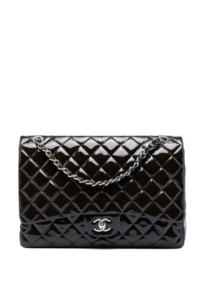 CHANEL Pre-Owned 2010-2011 Maxi Classic Patent Double Flap shoulder bag - Brown