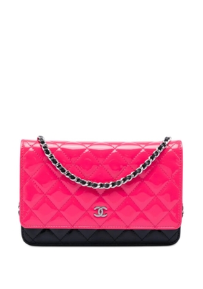 CHANEL Pre-Owned 2019 CC Bicolor Quilted Patent Wallet on Chain crossbody bag - Pink
