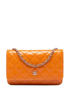 CHANEL Pre-Owned 2014-2015 CC Quilted Patent Wallet on Chain crossbody bag - Orange