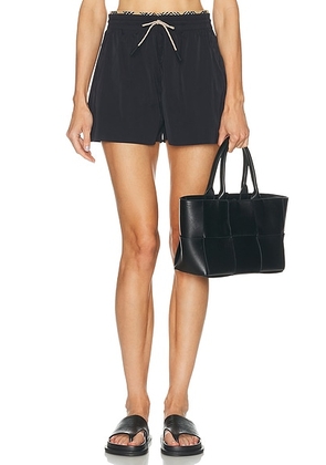 Burberry Astra Short in Black - Black. Size L (also in S, XS).