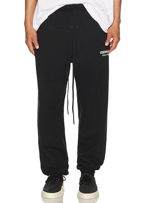 Fear of God ESSENTIALS Classic Fit Fleece Sweatpant in Jet Black - Black. Size XS (also in ).