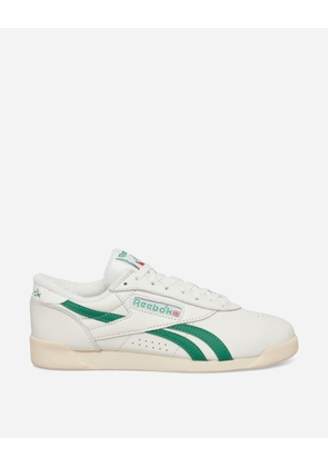 Women s Freestyle Low Sneakers Chalk / Glen Green / Paper White