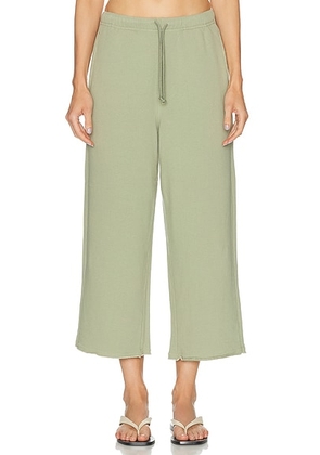 American Vintage Atubay Cropped Sweatpant in Rive - Sage. Size L (also in M, S).