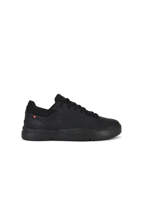 On The Roger Advantage Sneakers in Black. Size 8.5. Also in 8.