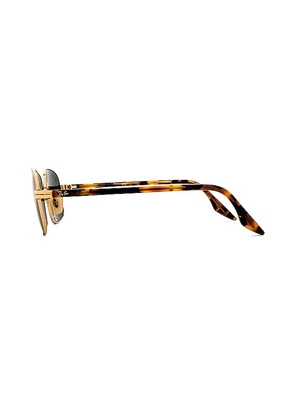 Ray-Ban Rectangle in Metallic Gold.