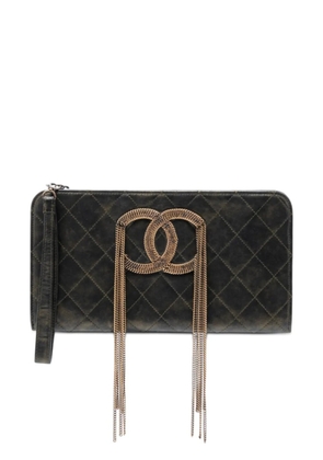 CHANEL Pre-Owned 2010-2011 Metallic Lambskin CC Chain Fringe clutch bag - Black