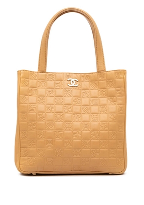CHANEL Pre-Owned 2003-2004 CC Embossed Lambskin Precious Symbols tote bag - Brown
