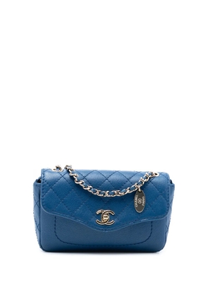 CHANEL Pre-Owned 2019 Mini Quilted Goatskin Coco Curve Flap crossbody bag - Blue
