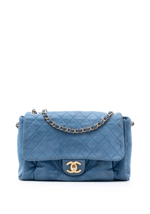 CHANEL Pre-Owned 2011 Large Quilted Iridescent Calfskin Chic Quilt Flap shoulder bag - Blue