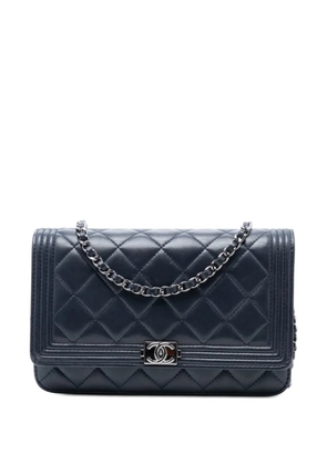 CHANEL Pre-Owned 2015-2016 Quilted Lambskin Boy Wallet On Chain crossbody bag - Blue