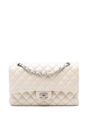 CHANEL Pre-Owned 2014-2015 Medium Classic Caviar Double Flap shoulder bag - White