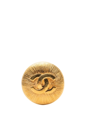 CHANEL Pre-Owned 1970-1980 Gold Plated CC Round Brooch costume brooch