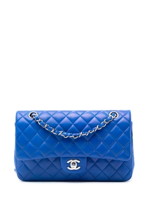 CHANEL Pre-Owned 2009-2010 Medium Classic Lambskin Double Flap shoulder bag - Blue