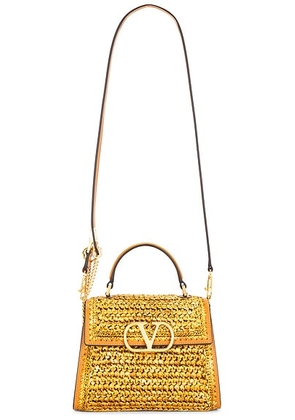 Valentino Garavani Crochet Raffia VSLING Top Handle Bag in Multicolor Oro & Golden Cuir - Metallic Gold. Size all.