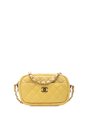 CHANEL Pre-Owned 2019 Mini Quilted Iridescent Caviar Camera Case crossbody bag - Yellow
