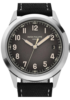 Patek Philippe Pre-Owned 2026 unworn Calatrava 5226G-001 40mm watch - Grey