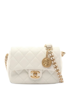 CHANEL Pre-Owned 2021 mini Matelasse chain shoulder bag - White