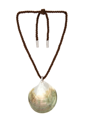 Julietta Shell Necklace in Brown.
