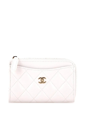 CHANEL Pre-Owned Zip Around Quilted Caviar card holder - White