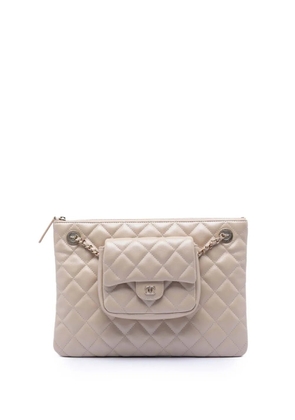CHANEL Pre-Owned 2019 CC Iridescent Quilted Lambskin Pouch with Mini Flap Purse clutch bag - Neutrals