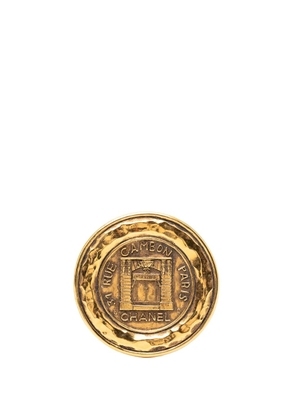 CHANEL Pre-Owned 1970-1980 Gold Plated 31 Rue Cambon Medallion Brooch costume brooch