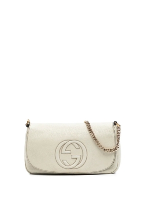 Gucci Pre-Owned 2016-2026 Medium Leather Soho Chain Flap crossbody bag - White