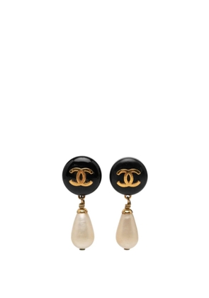 CHANEL Pre-Owned 1995 CC Gold Plated Faux Pearl and Resin Drop Earrings costume earrings