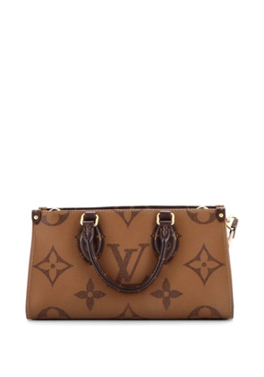 Louis Vuitton Pre-Owned OnTheGo Tote Reverse Monogram Giant East West shoulder bag - Brown