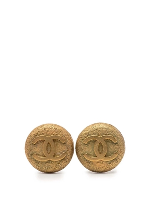 CHANEL Pre-Owned 1994 Gold Plated CC Round Clip On Earrings costume earrings