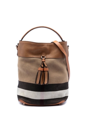 Burberry Pre-Owned 2000-2017 Medium Mega Check Canvas and Grained Calfskin Ashby Tassel Bucket Bag satchel - Brown