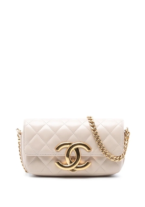 CHANEL Pre-Owned 2021-2026 Quilted Lambskin Giant CC Flap Phone Holder with Chain crossbody bag - Brown