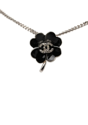 CHANEL Pre-Owned 2004 Silver Plated CC Rhinestone Lacquered Camellia Pendant Necklace costume necklace - Black
