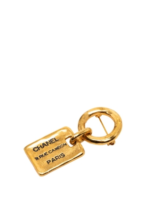 CHANEL Pre-Owned 1980-1990 Gold Plated Rue Cambon Tag Brooch costume brooch