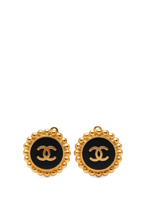CHANEL Pre-Owned 1995 CC Gold Plated and Enamel Button Clip On Earrings costume earrings - Black
