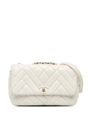 CHANEL Pre-Owned 2019 Small Mix Quilted Aged Calfskin New Clutch Flap crossbody bag - White